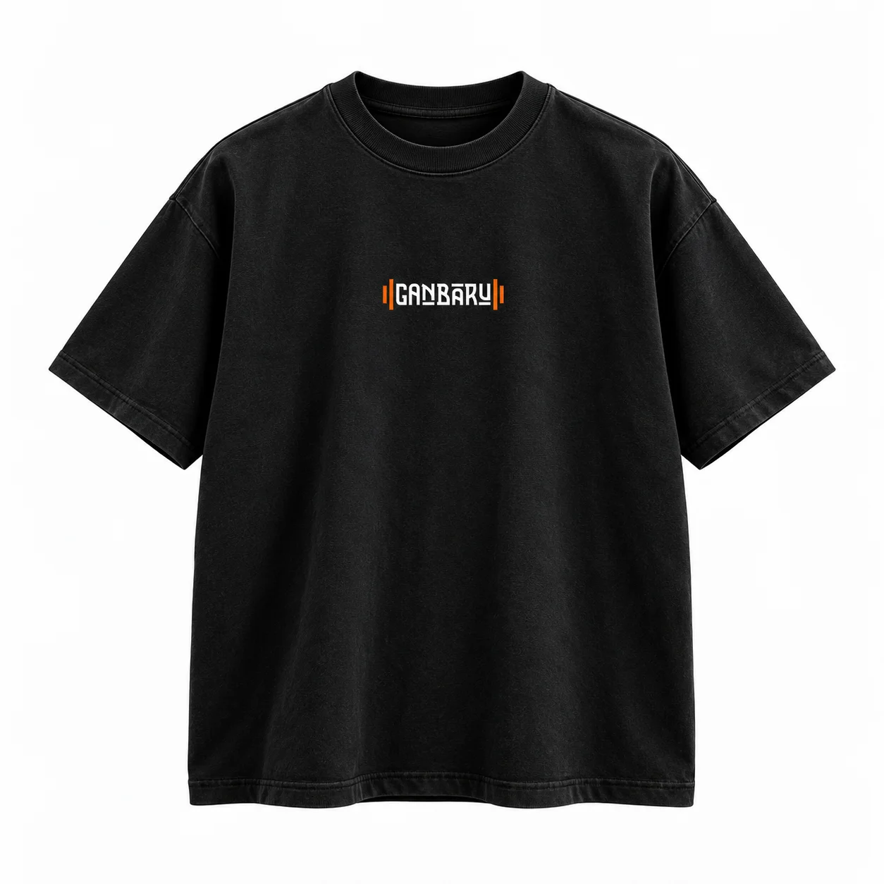 Polera Ganbaru negra, frente, logo en el pecho.